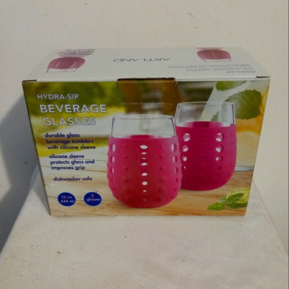 Artland Hydra-Sip Glasses With Silicone Sleeves 15 oz glasses Set of Two Magenta